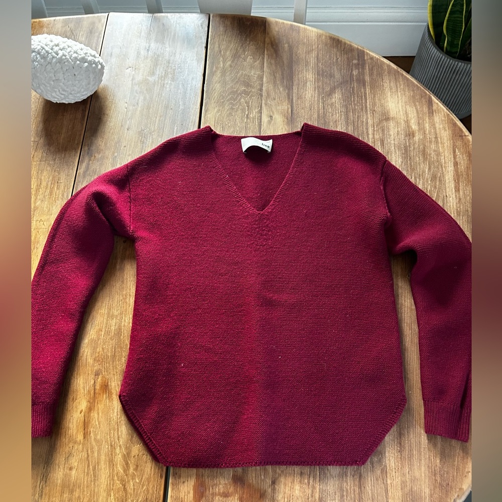 Aritzia Wilfred Free V neck cropped sweater